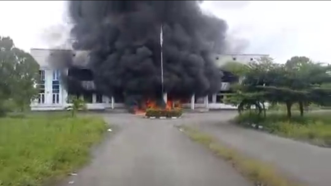 Rivers Crisis Worsens As Hoodlums Set Ablaze Three LG Secretariats (Photos) 