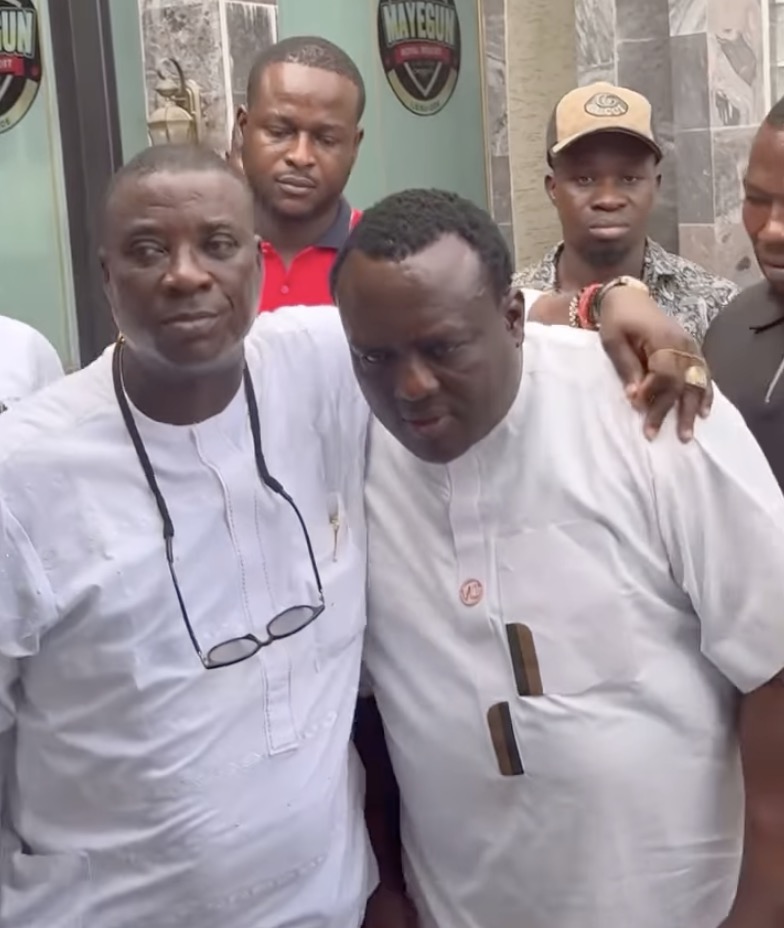 Saheed Osupa pays condolence visit to K1 over loss of mother